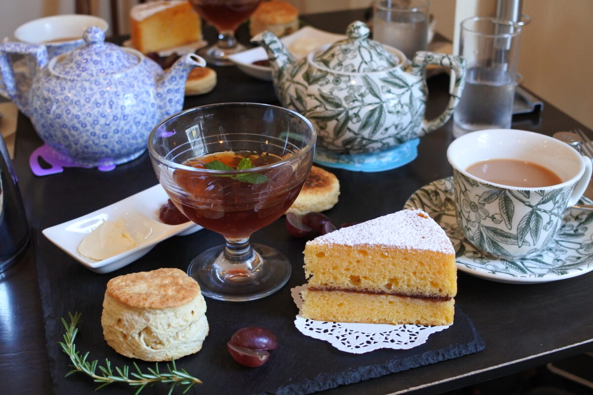 【トリントンティールーム】紅茶専門店で味わう本格英国菓子と 