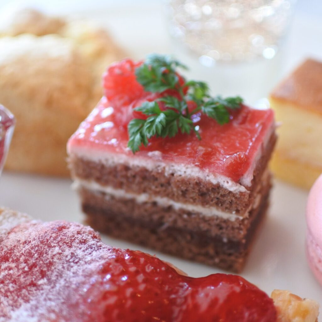 kobe-guest-house-cake